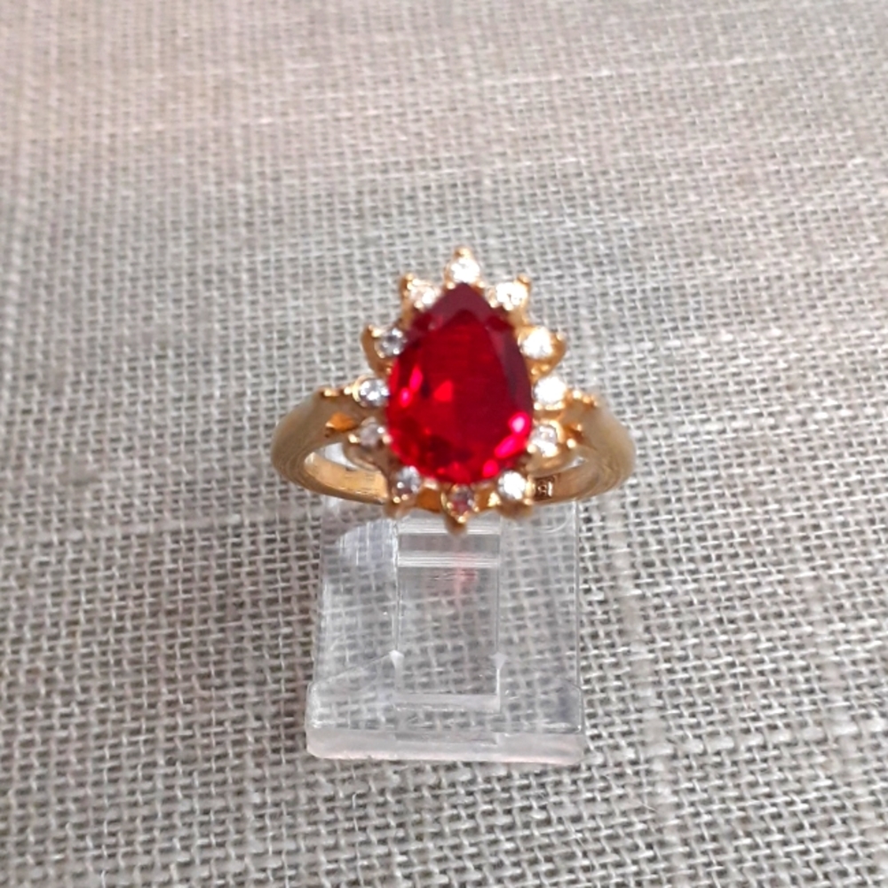 Vargas 18KT GE Red Teardrop Fashion Cocktail Ring Size 6 Vintage